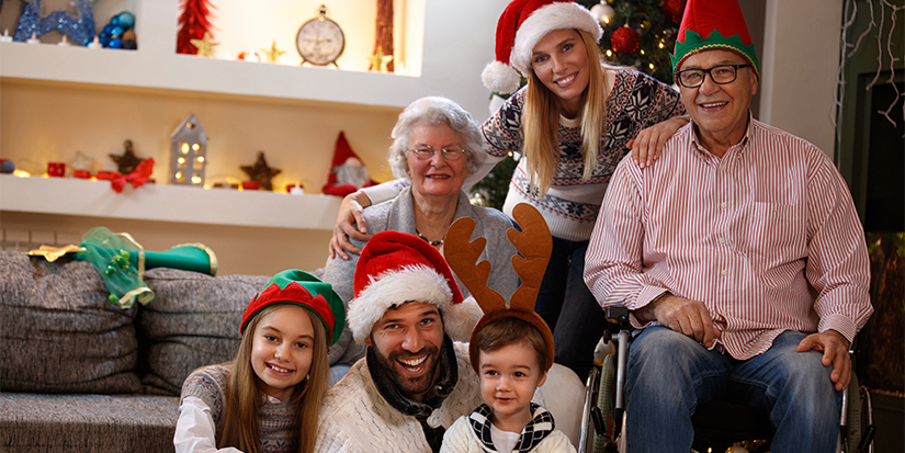 Новый Год с пожилыми близкими: как встретить праздник и что подарить?